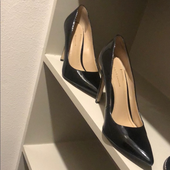 Gently worn BCBG Pumps 7.5 - Picture 2 of 5